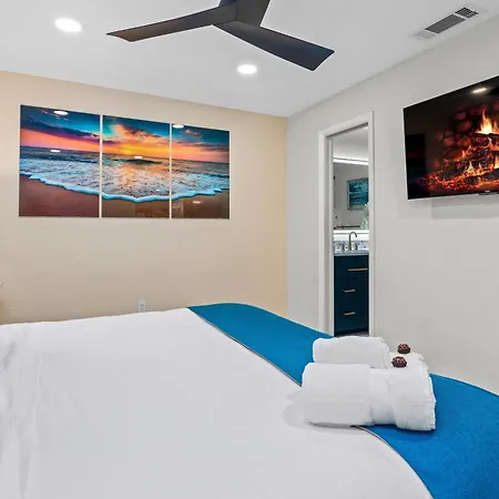 Waterfront Oasis Escape With 7 Seats Hot Tub! Villa Sunrise Exterior photo