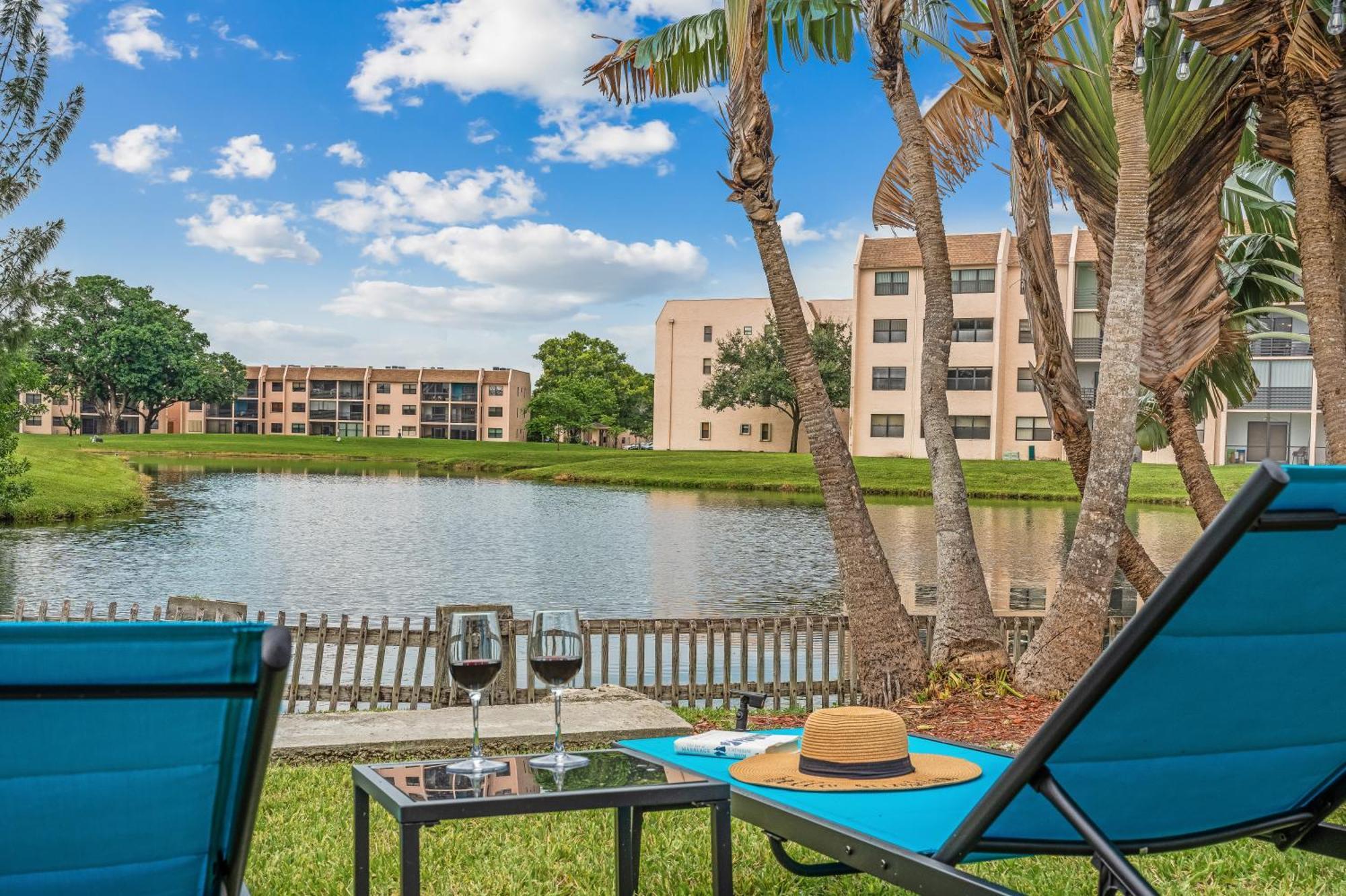 Waterfront Oasis Escape With 7 Seats Hot Tub! Villa