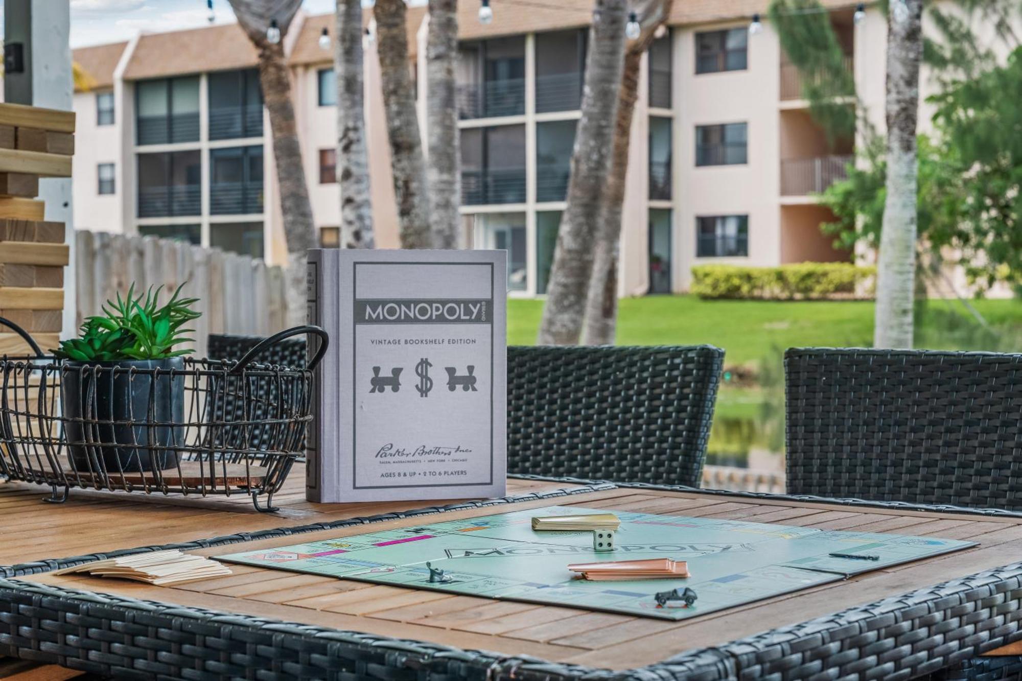 Villa Waterfront Oasis Escape With 7 Seats Hot Tub! *