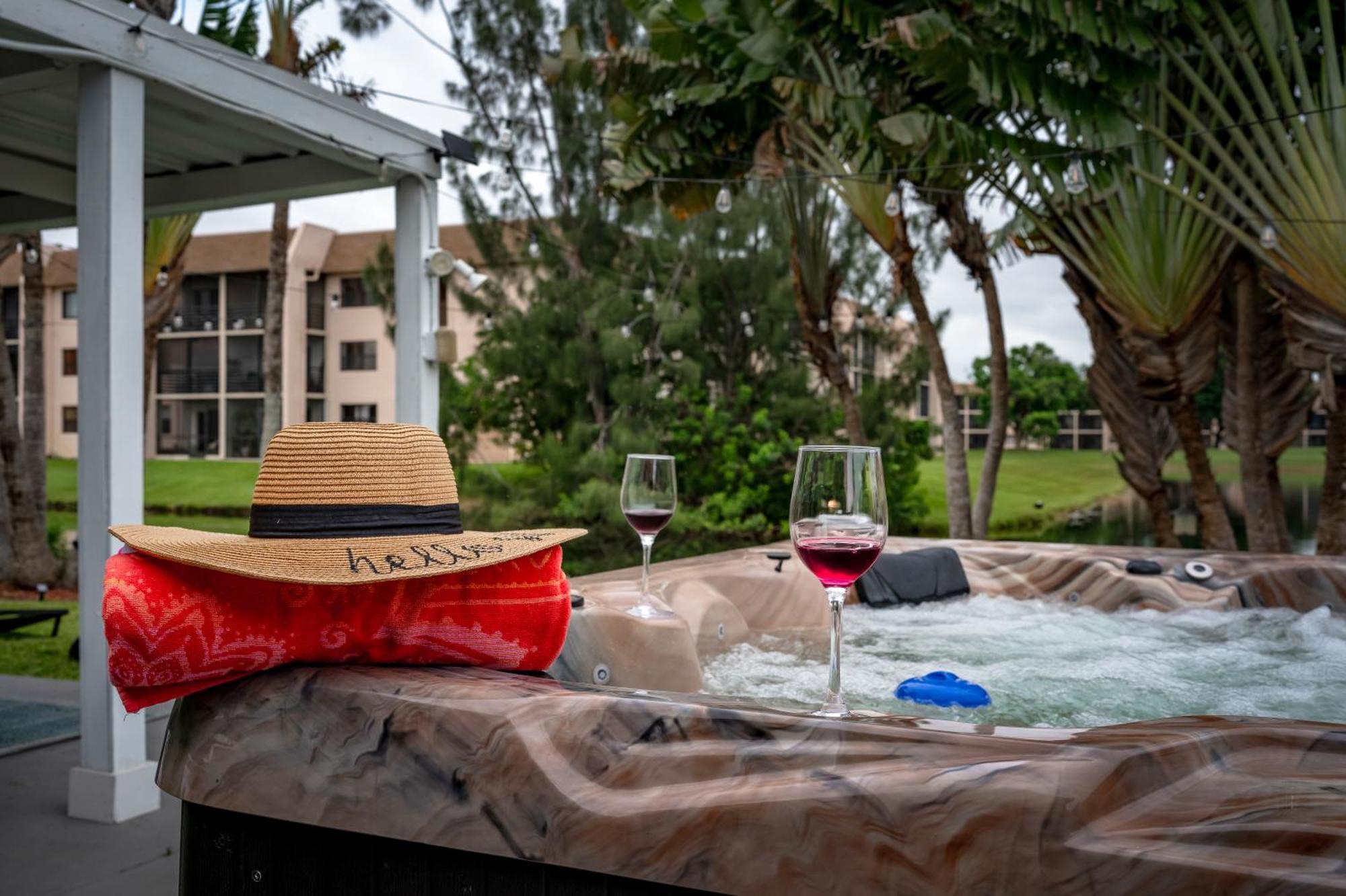 Waterfront Oasis Escape With 7 Seats Hot Tub! *