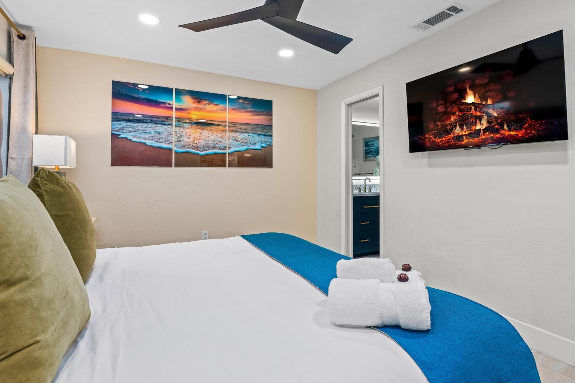 Waterfront Oasis Escape With 7 Seats Hot Tub!