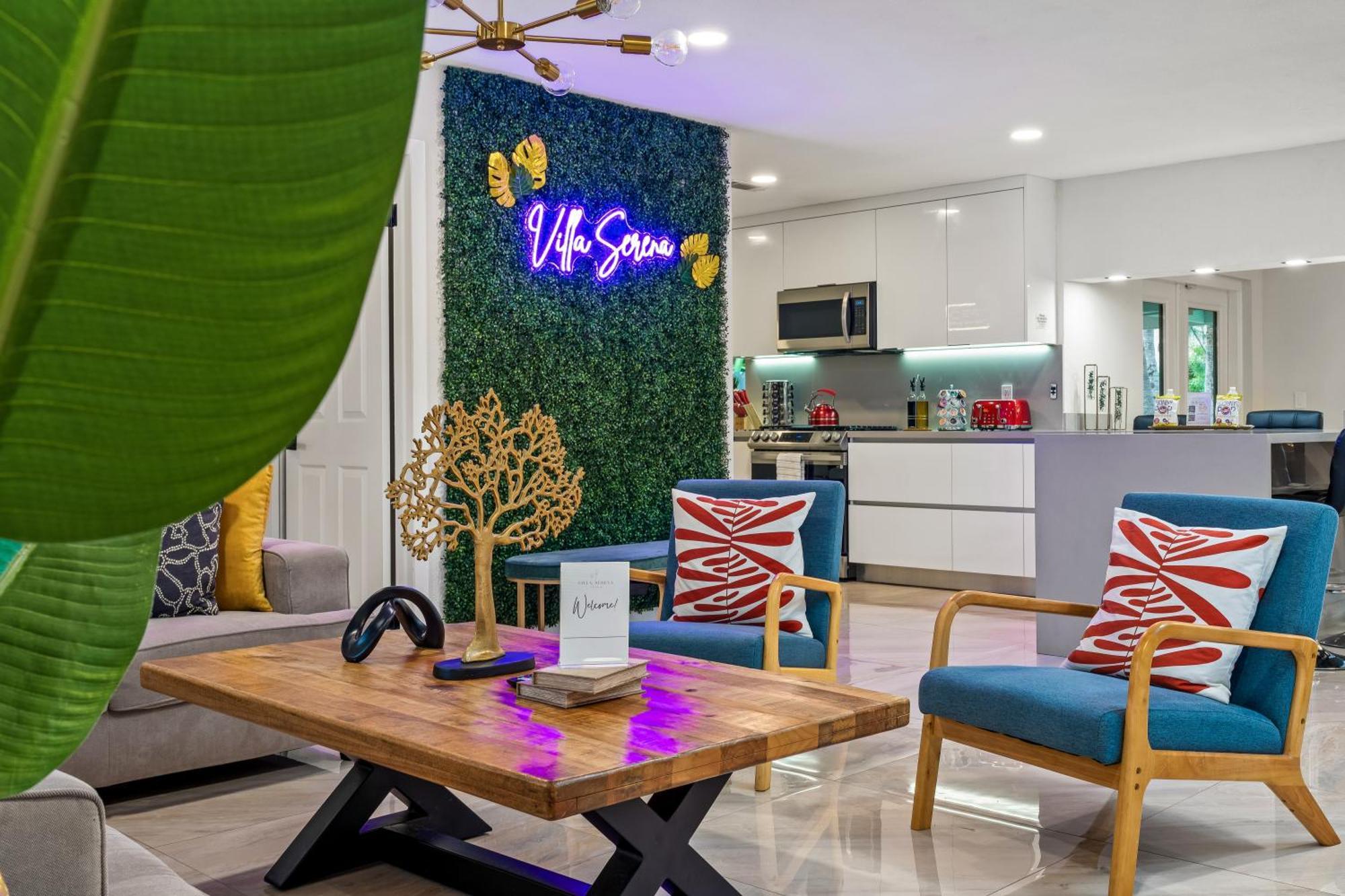 Villa Waterfront Oasis Escape With 7 Seats Hot Tub! *